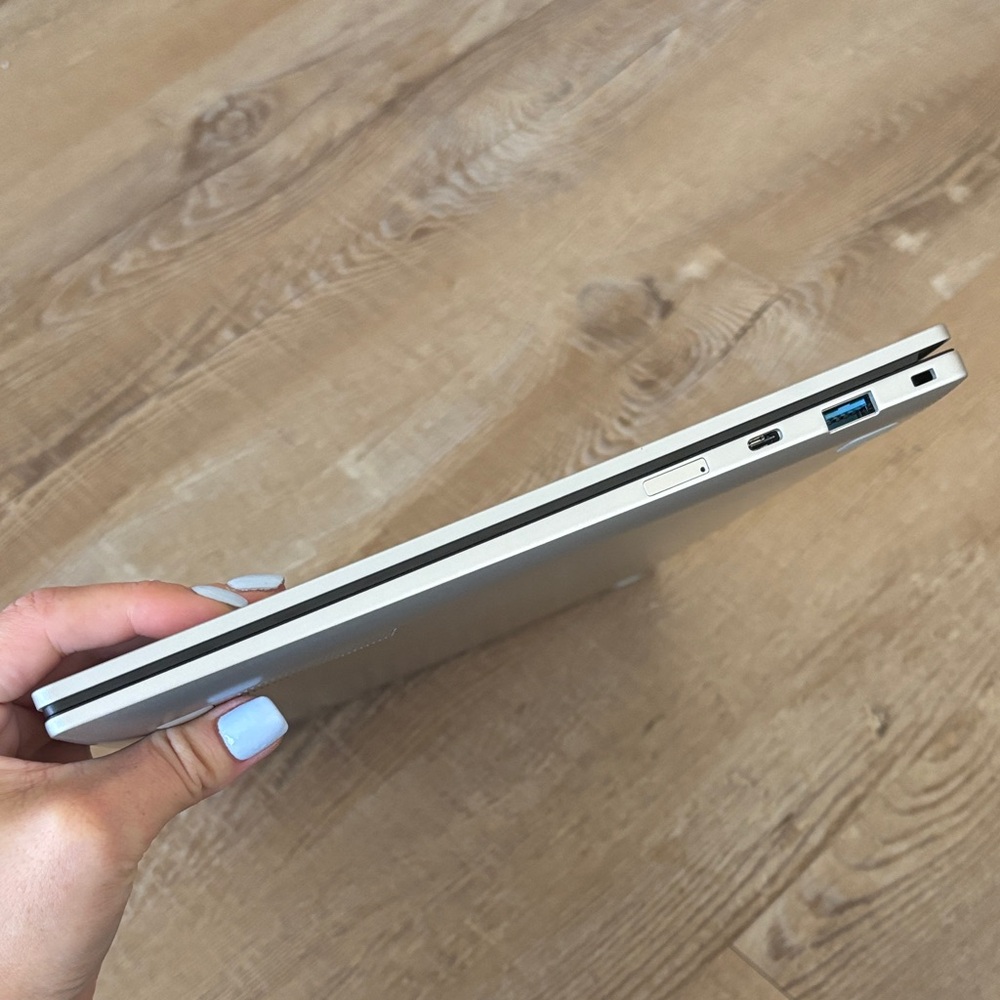 Samsung Silver and Black Laptop - Picture 5 of 5